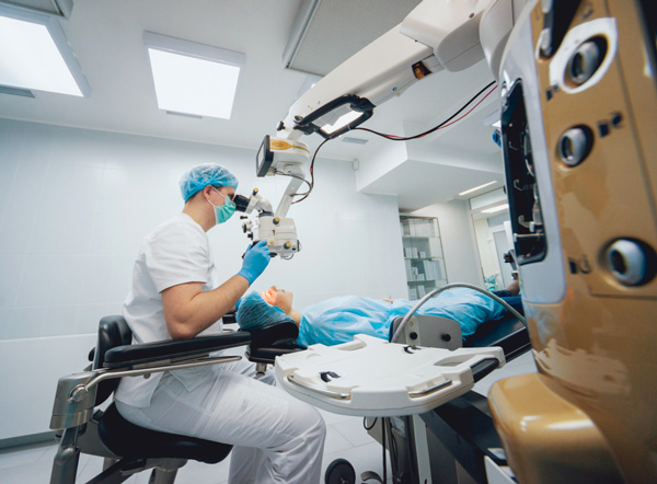 doctor on operation at Cutarelli Vision